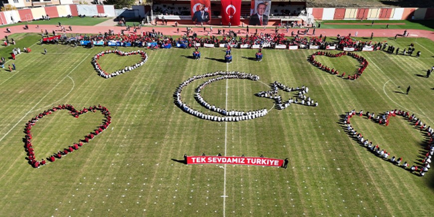 101 yıl önce sevinçle ilan ettik coşkuyla kutluyoruz